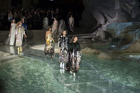 fendi fontana di trevi|Models walk on water as Karl Lagerfeld makes history .